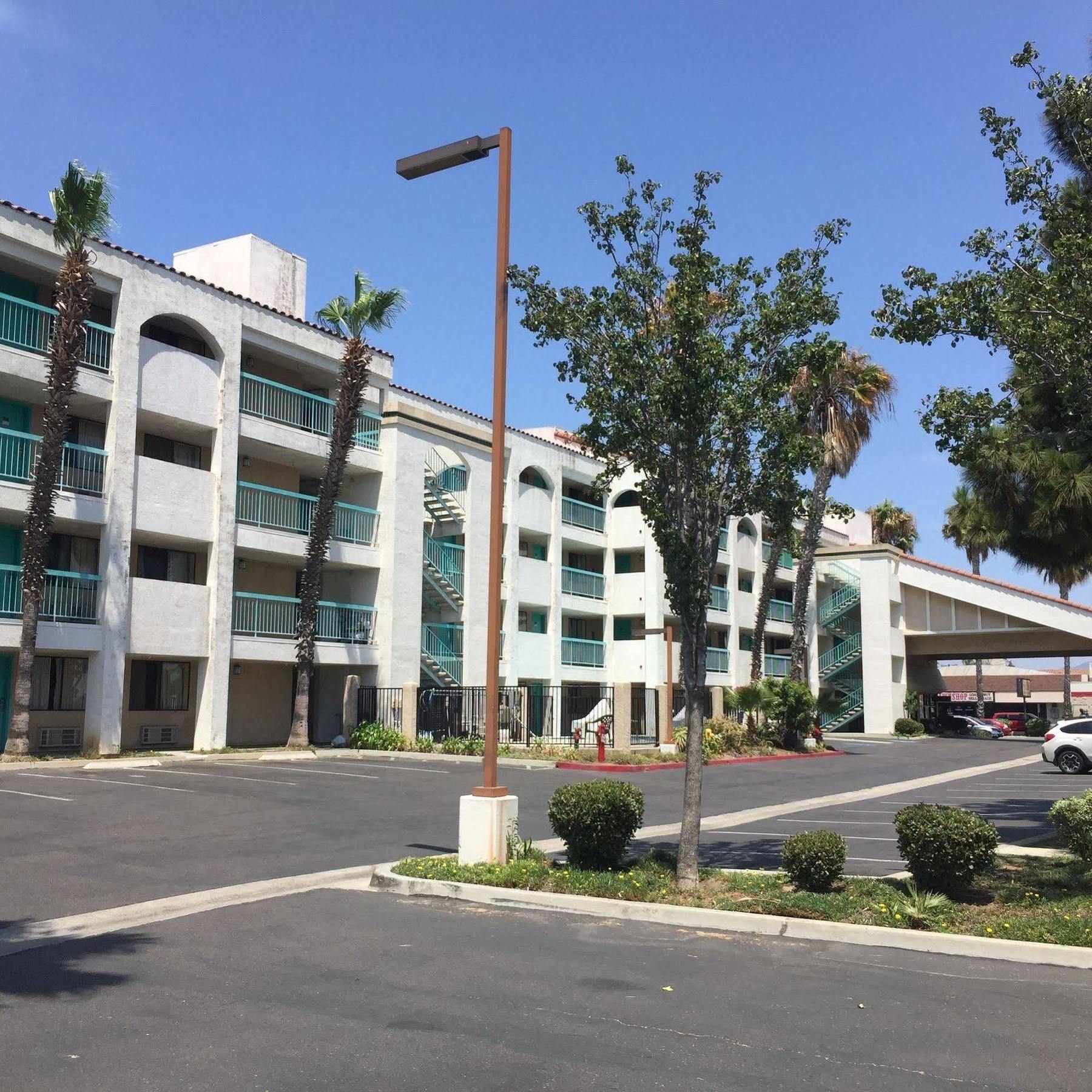 Days Inn By Wyndham Chula Vista-San Diego Extérieur photo